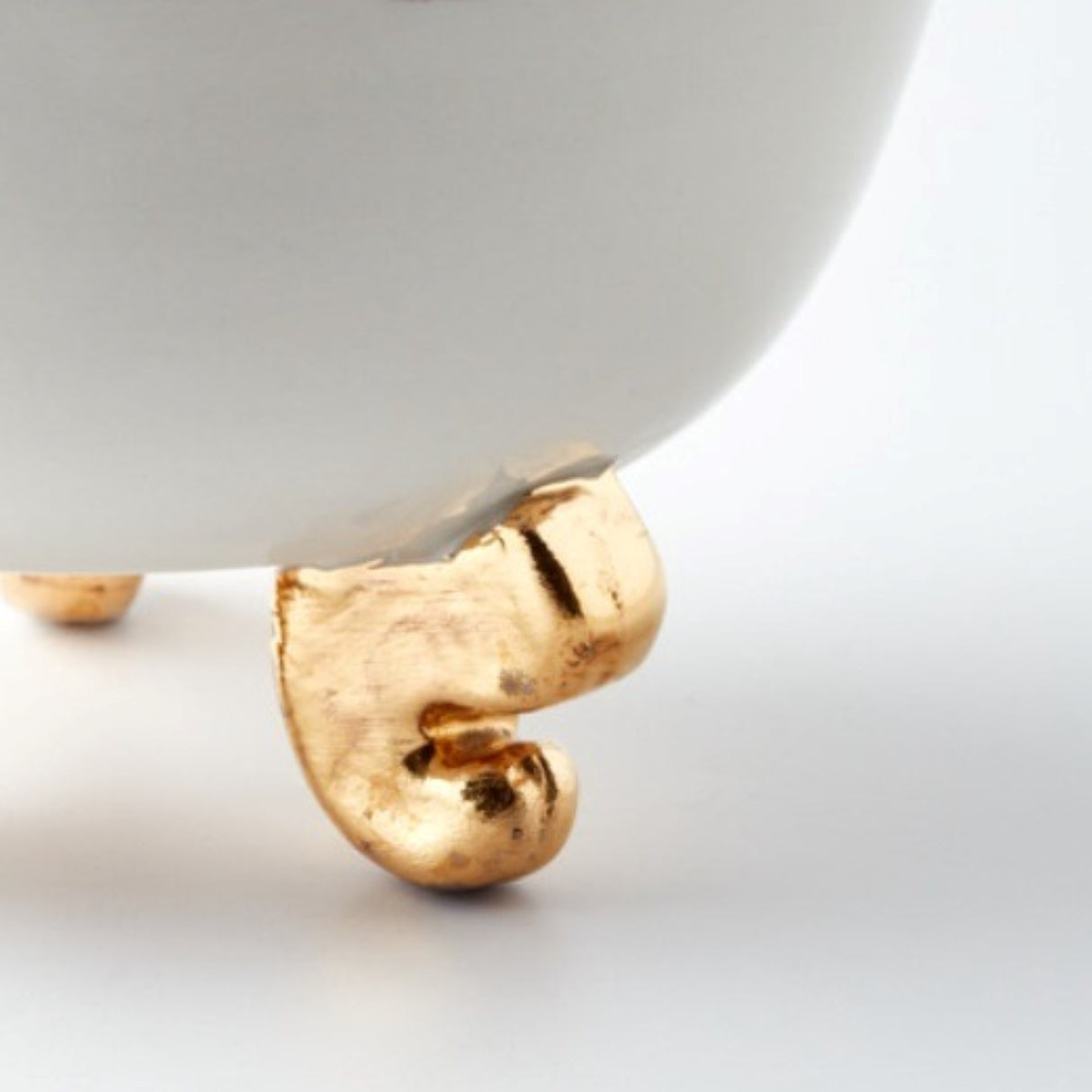 Lion Footed Bowl, White - Elegant Tableware With 24K Gold Details for Stylish Interiors